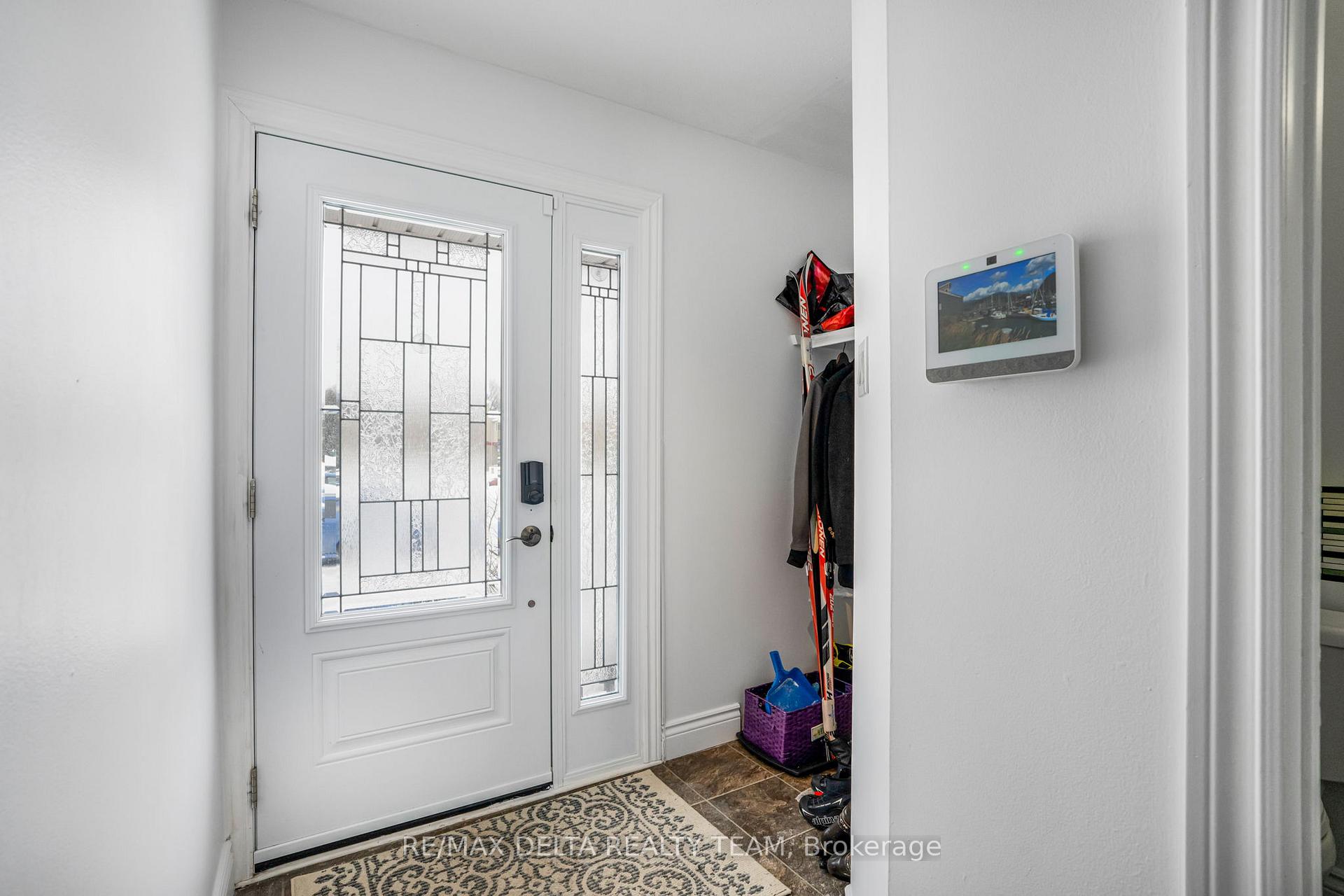 Photo 9 of 4324 Meadowvale Lane, Ottawa, Pineview — HOMEH