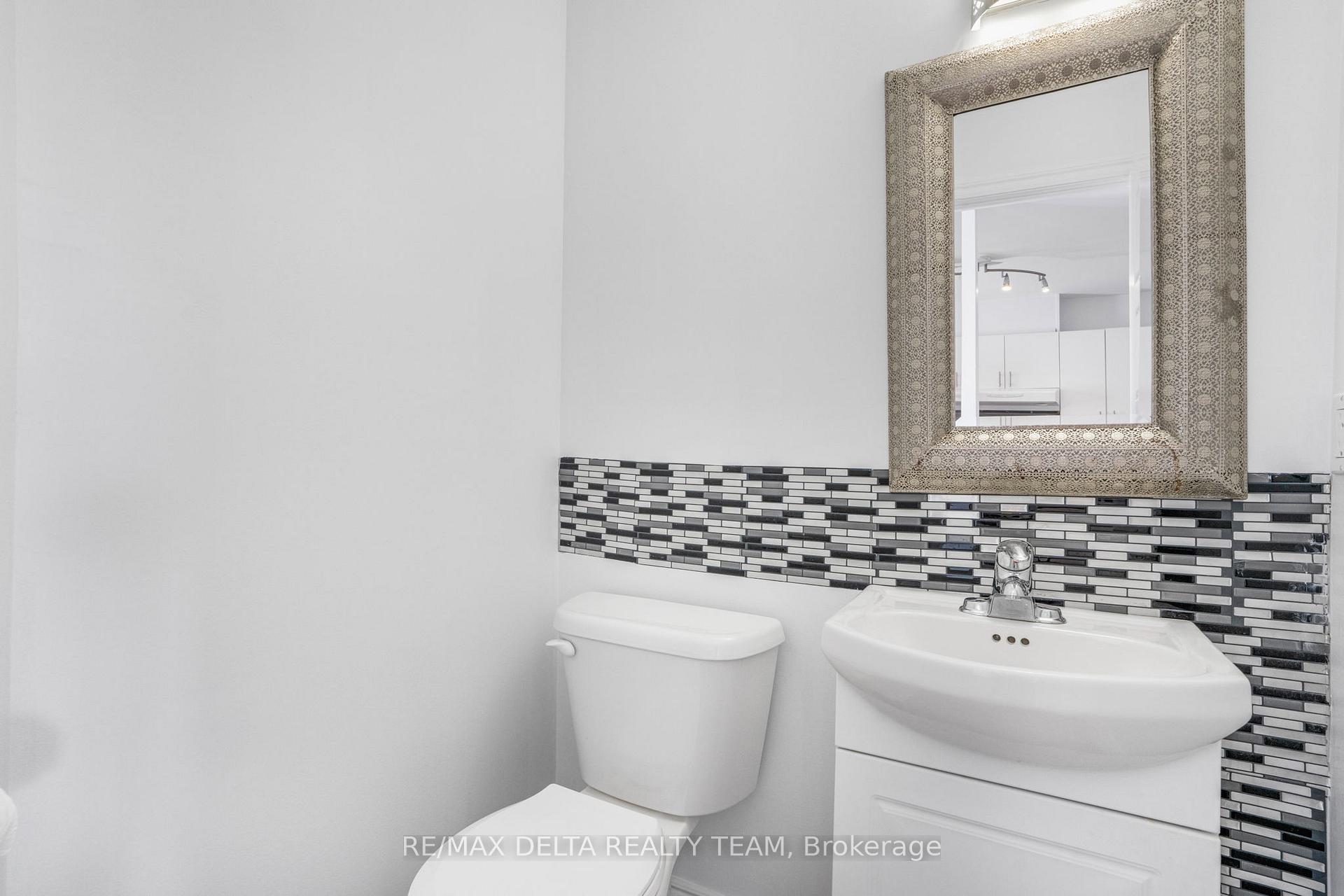 Photo 2 of 4324 Meadowvale Lane, Ottawa, Pineview — HOMEH