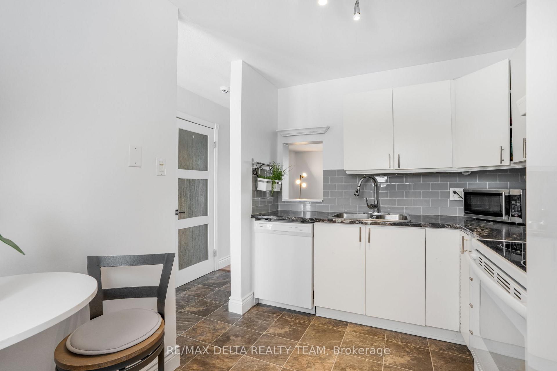 Photo 7 of 4324 Meadowvale Lane, Ottawa, Pineview — HOMEH