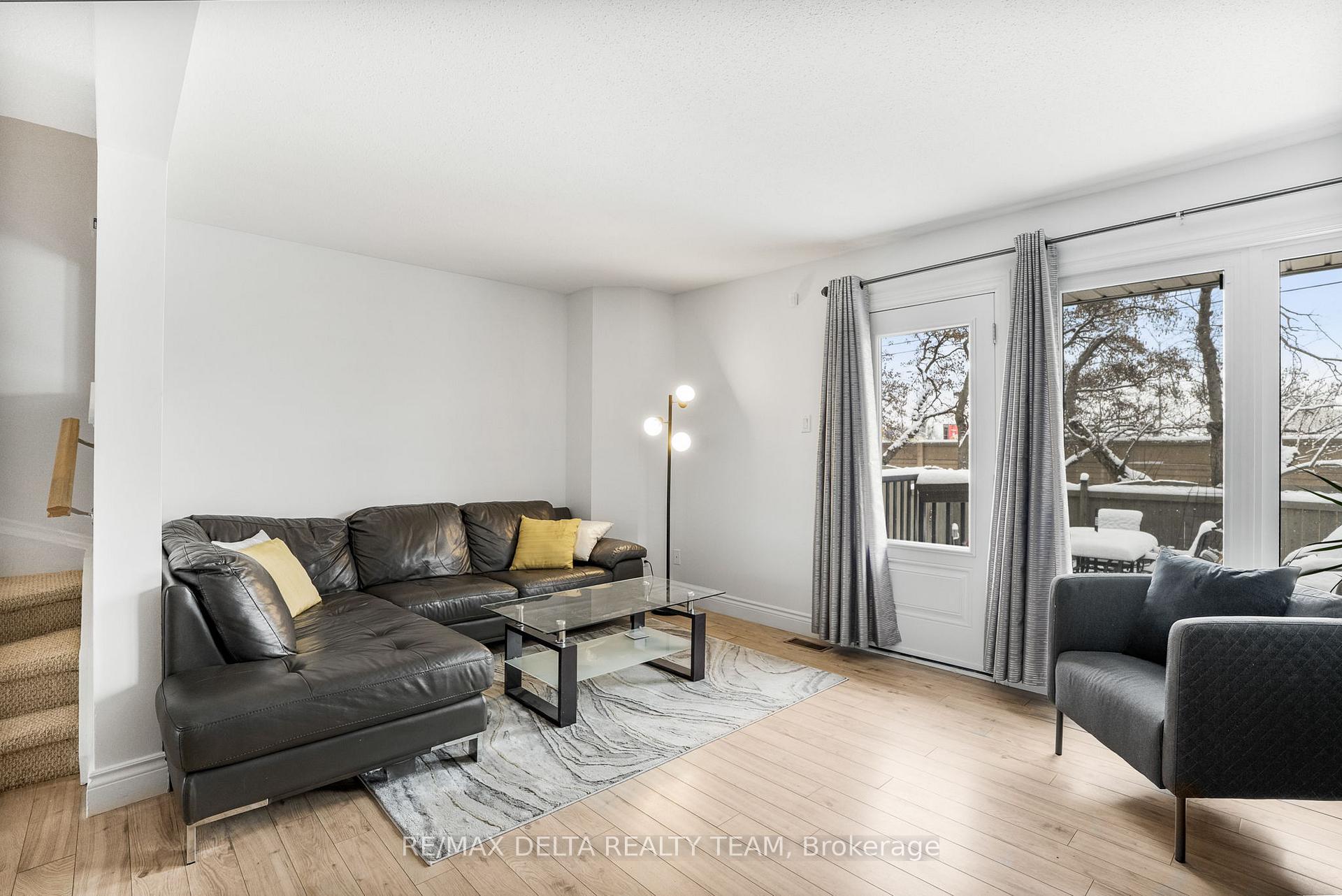 Photo 12 of 4324 Meadowvale Lane, Ottawa, Pineview — HOMEH