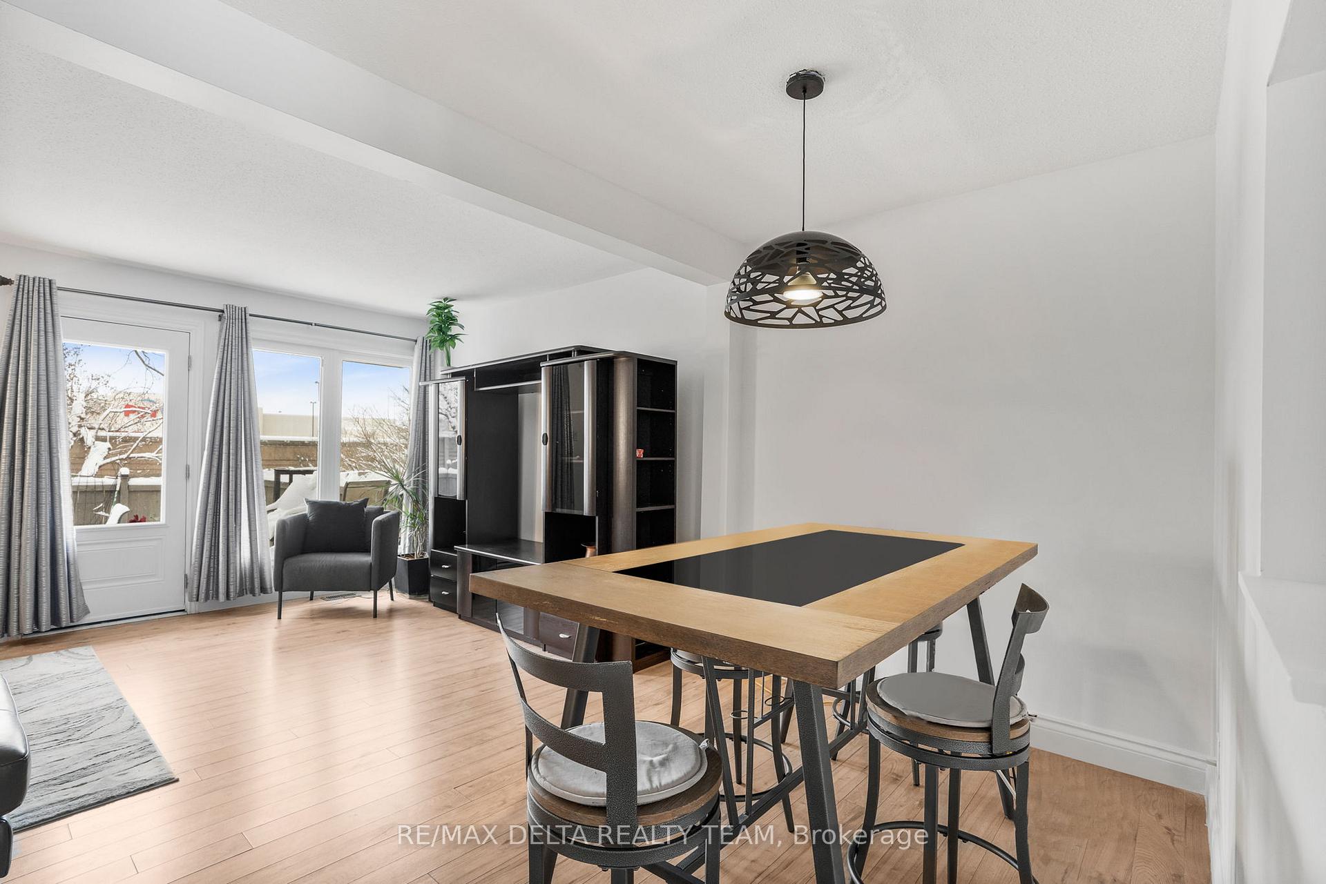 Photo 10 of 4324 Meadowvale Lane, Ottawa, Pineview — HOMEH