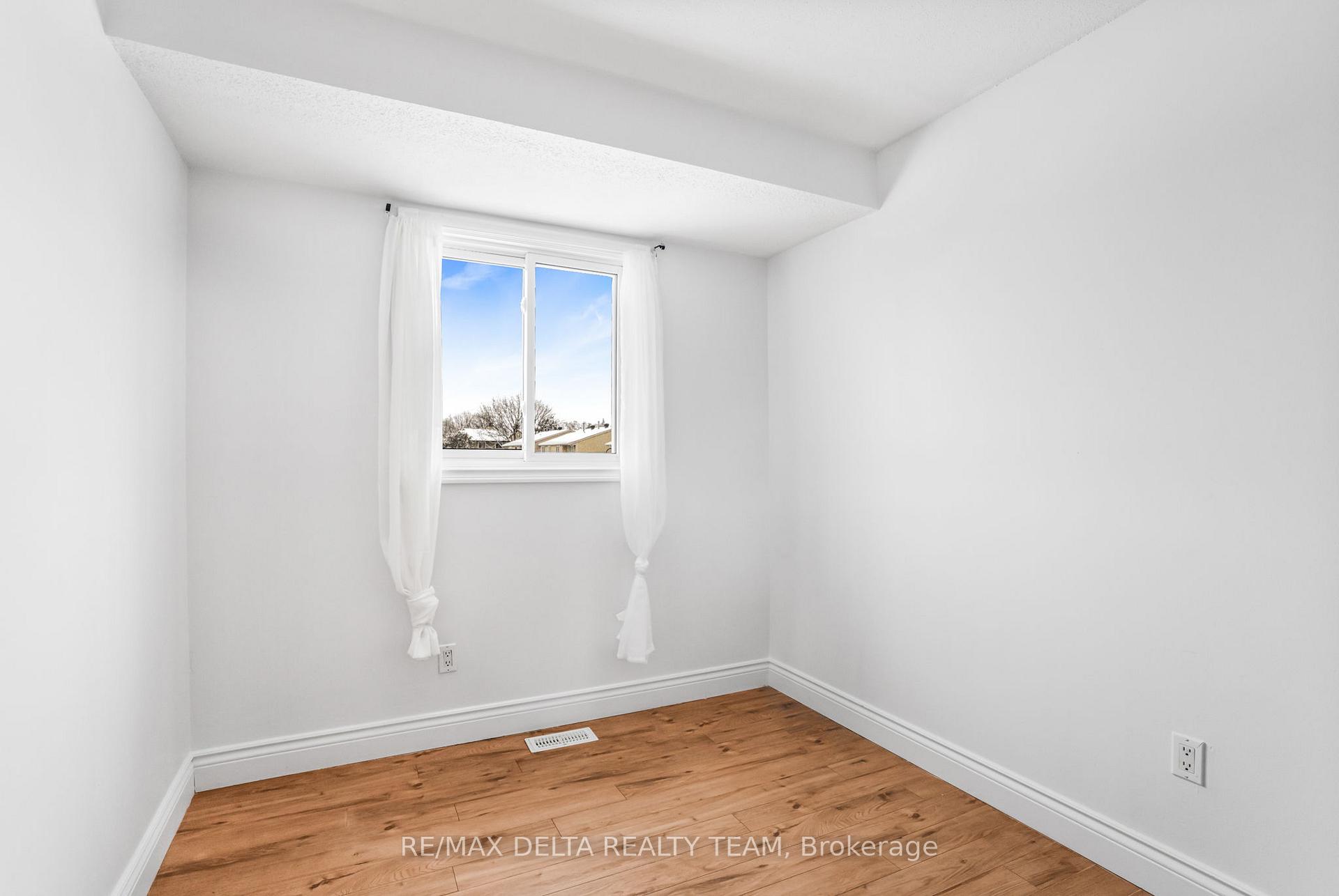 Photo 18 of 4324 Meadowvale Lane, Ottawa, Pineview — HOMEH