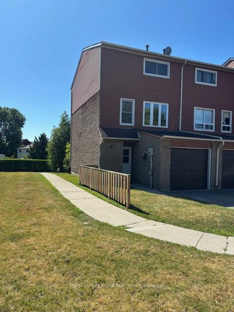 Photo 3 of Unit 22, 72 Martin Road, Clarington, Bowmanville — HOMEH
