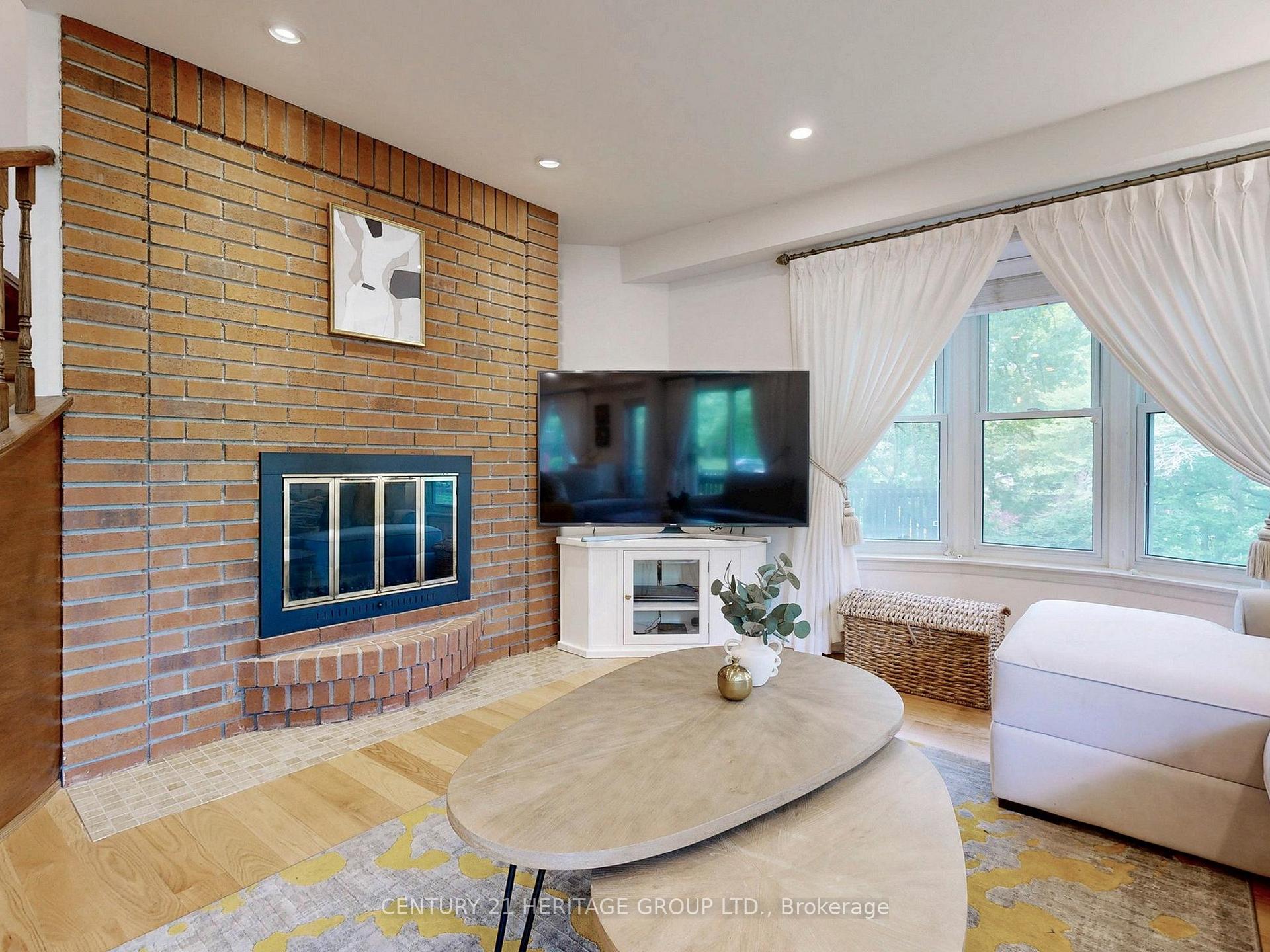 Photo 4 of 108 Confederation Way, Markham, Thornhill — HOMEH
