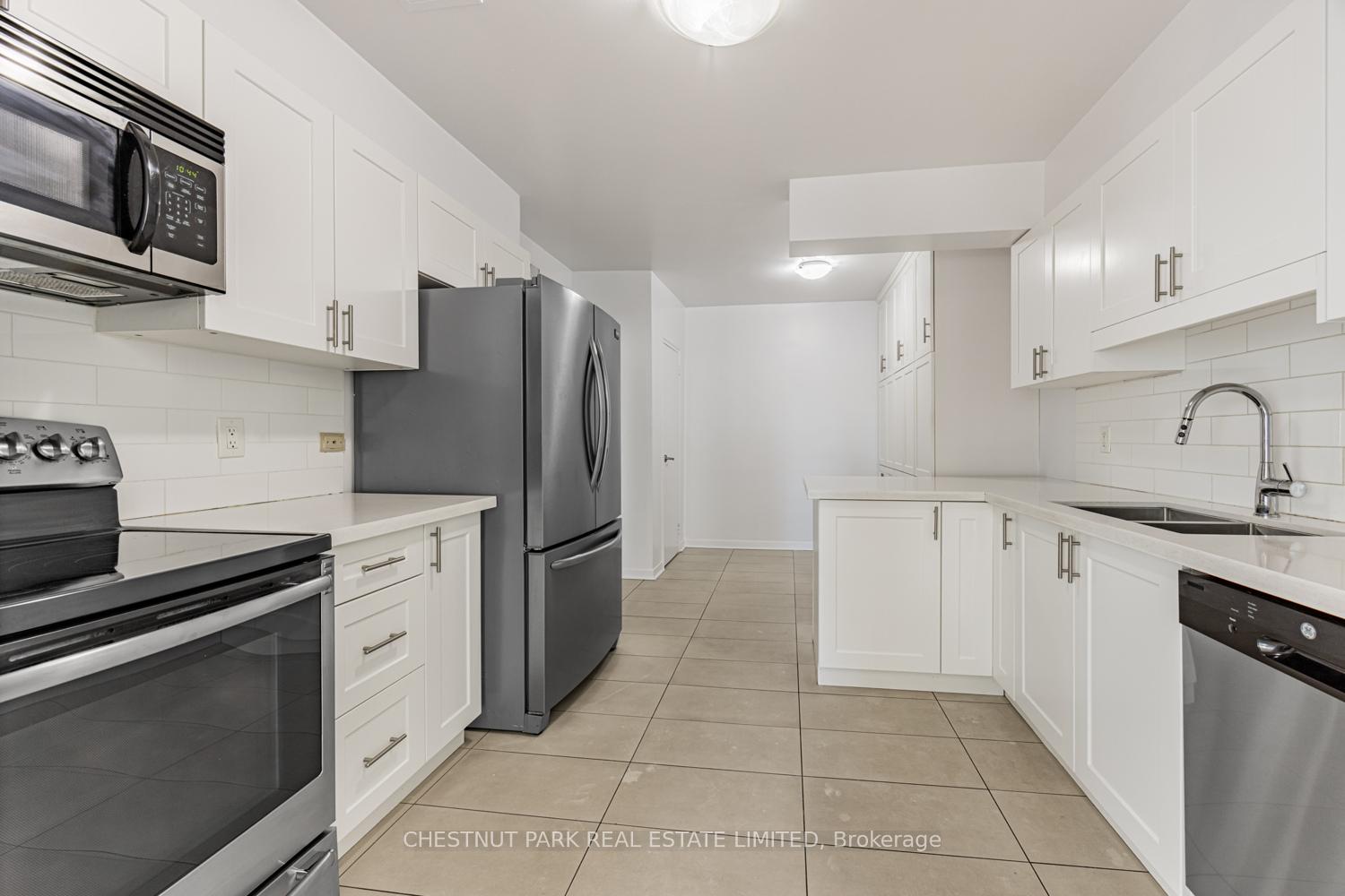 Photo 6 of Unit 306, 2500 Bathurst Street, Toronto, Forest Hill North — HOMEH