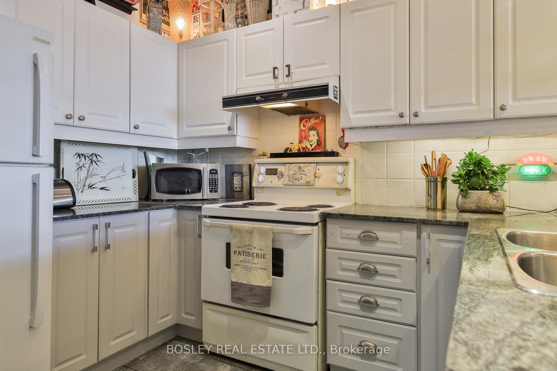 Photo 8 of Unit 705, 1 Leaside Park Drive, Toronto, Thorncliffe Park — HOMEH