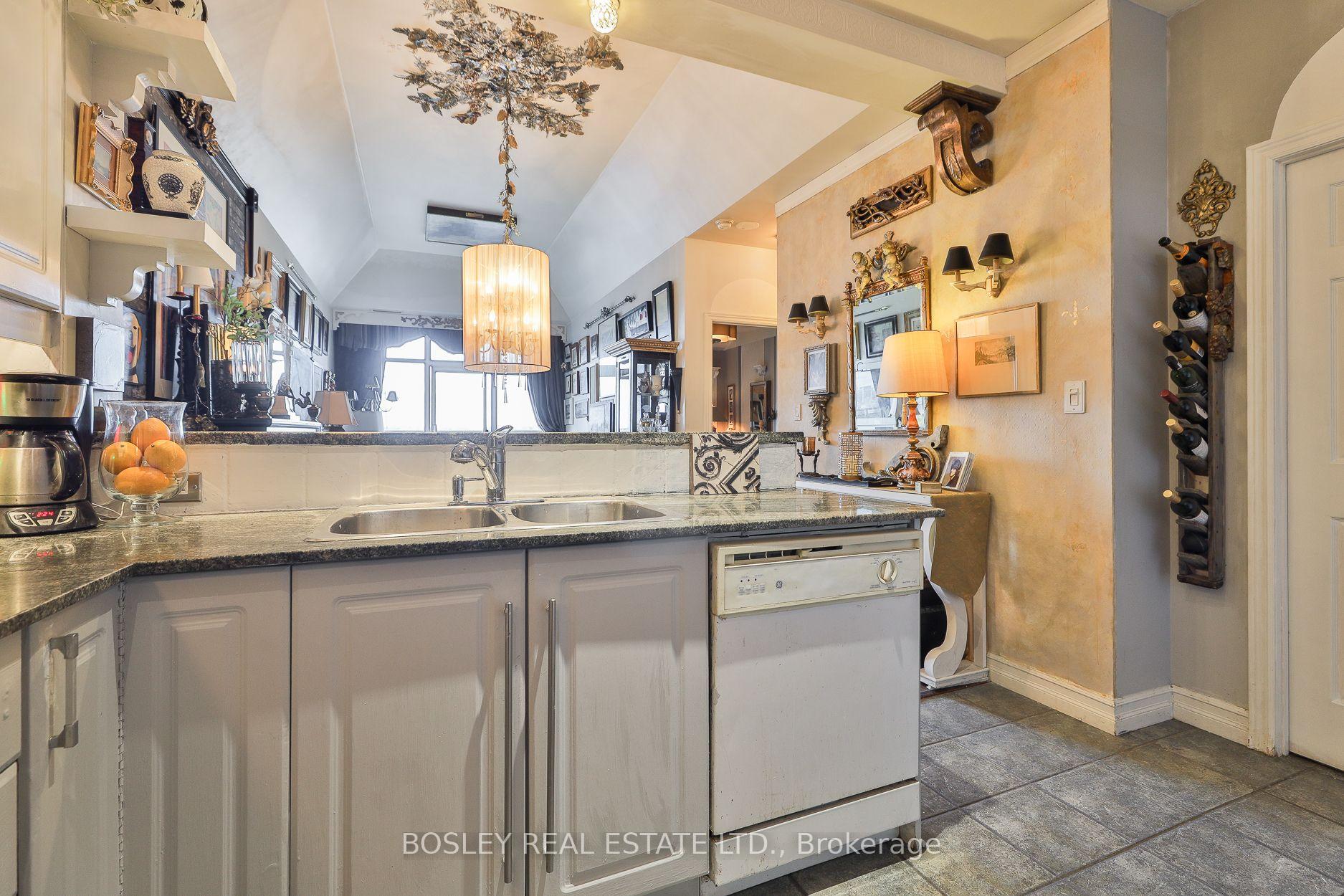 Photo 7 of Unit 705, 1 Leaside Park Drive, Toronto, Thorncliffe Park — HOMEH