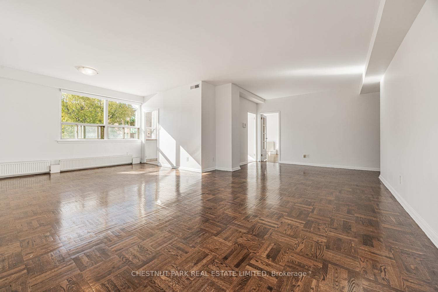 Photo 3 of Unit 105, 2500 Bathurst Street, Toronto, Forest Hill North — HOMEH