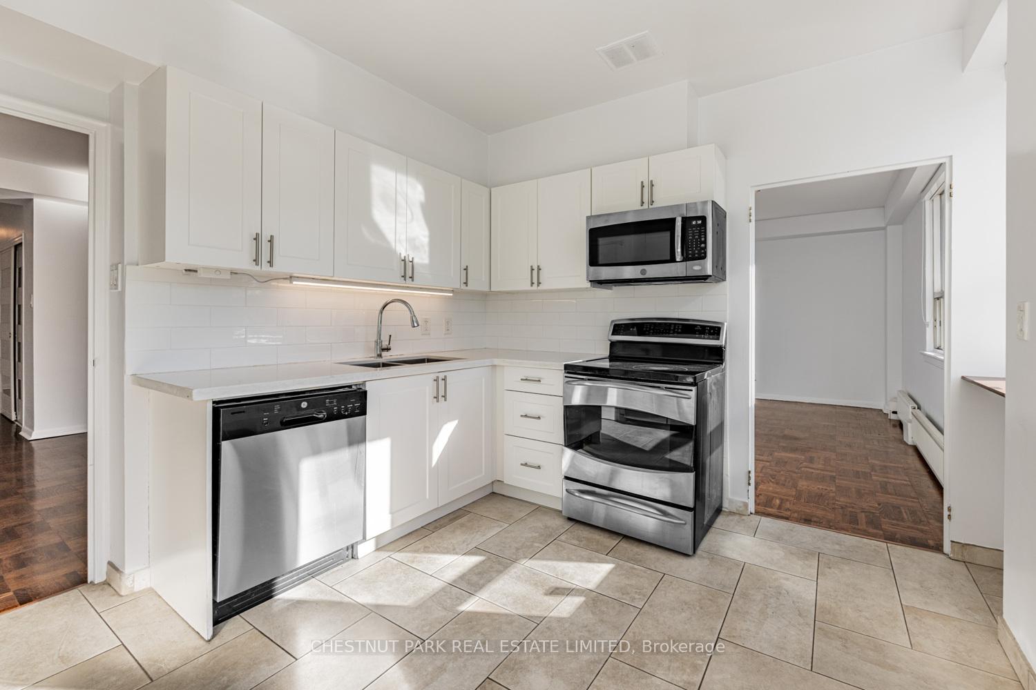 Photo 5 of Unit 105, 2500 Bathurst Street, Toronto, Forest Hill North — HOMEH