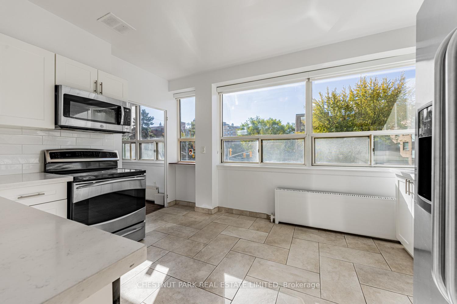 Photo 6 of Unit 105, 2500 Bathurst Street, Toronto, Forest Hill North — HOMEH