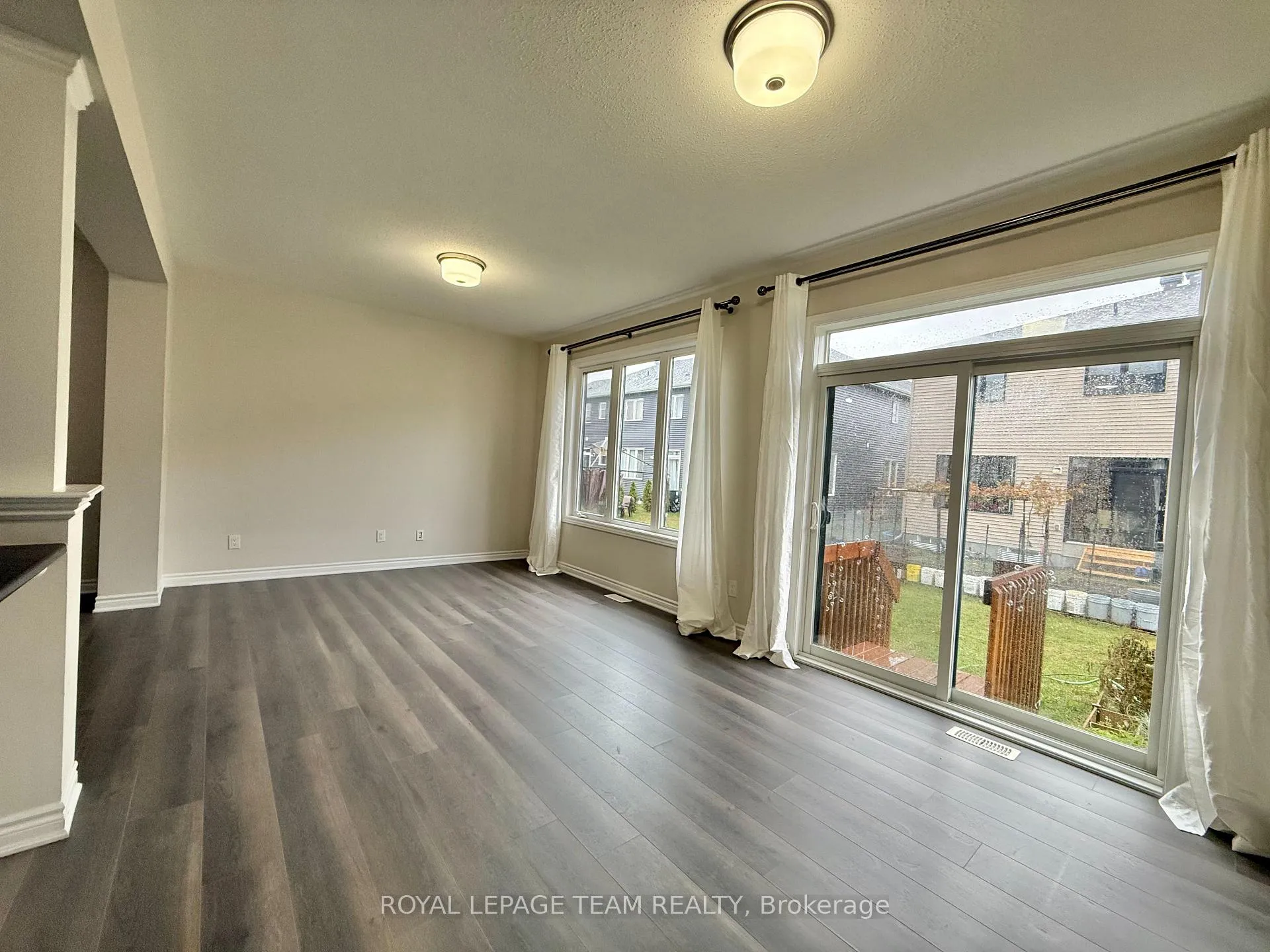 Photo 3 of 709 Megrez Way E, Ottawa, Barrhaven - Half Moon Bay — HOMEH