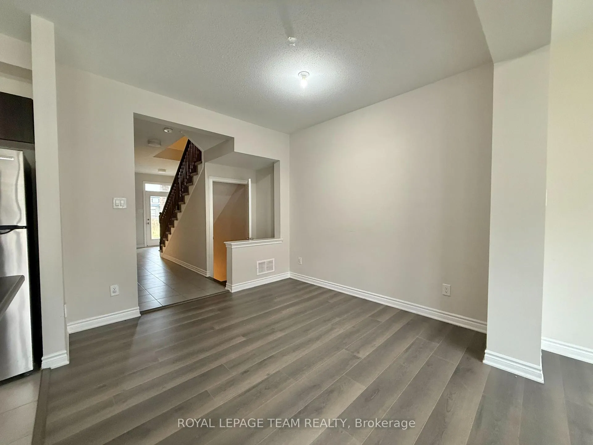 Photo 5 of 709 Megrez Way E, Ottawa, Barrhaven - Half Moon Bay — HOMEH