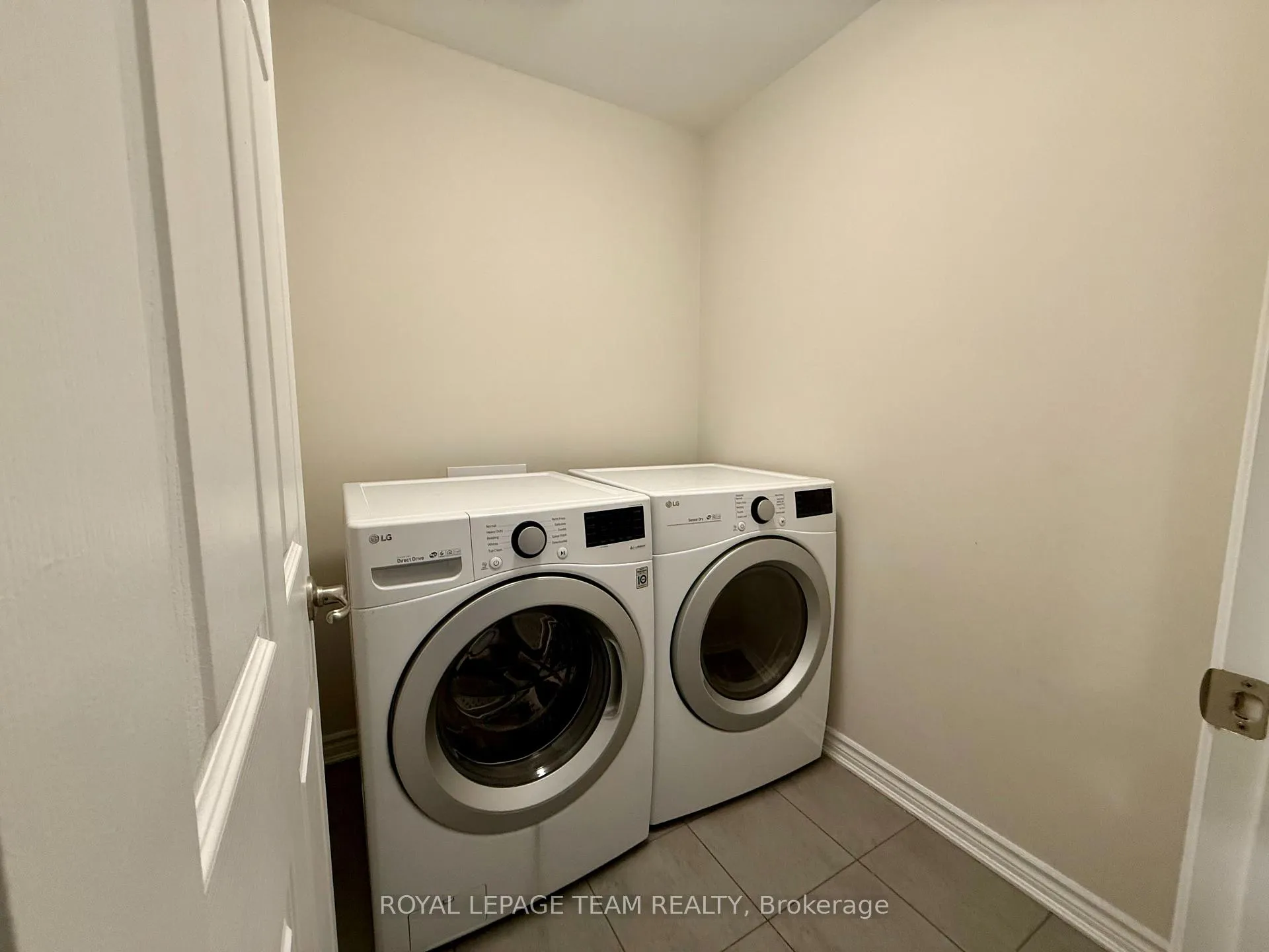 Photo 18 of 709 Megrez Way E, Ottawa, Barrhaven - Half Moon Bay — HOMEH