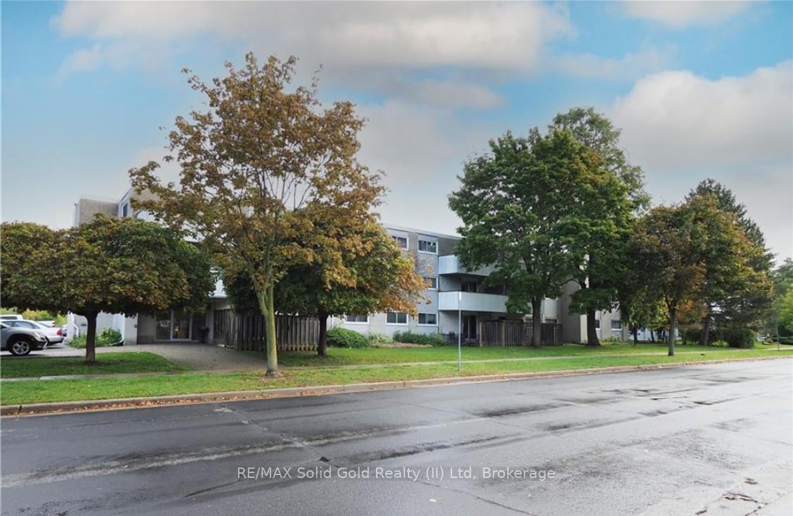 Photo 2 of Unit 102, 80 Breckenridge Drive, Kitchener — HOMEH