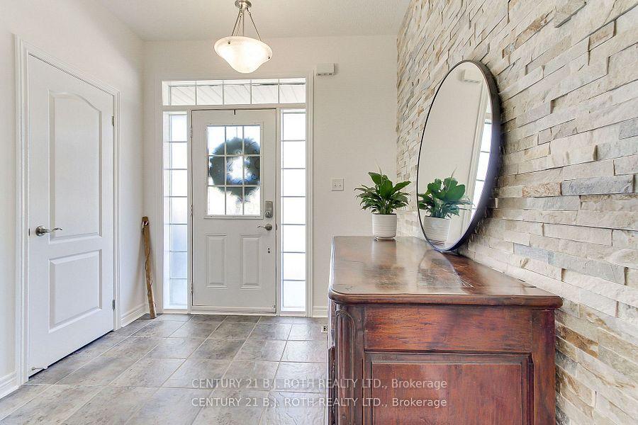 Photo 5 of 27 Nicklaus Drive, Aurora, Bayview Northeast — HOMEH