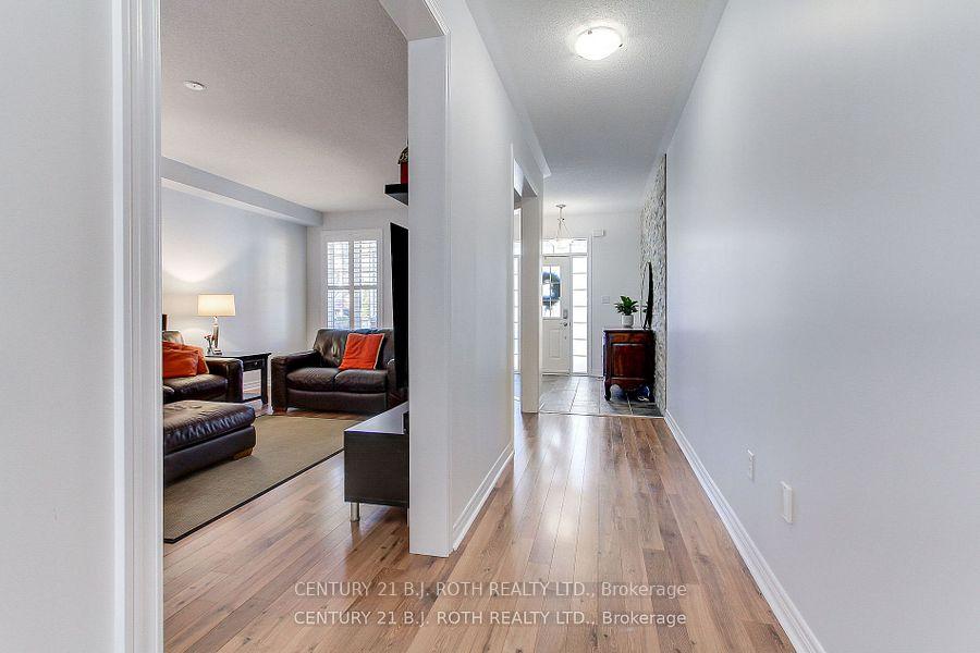 Photo 8 of 27 Nicklaus Drive, Aurora, Bayview Northeast — HOMEH