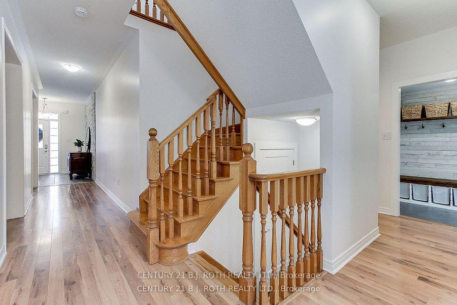 Photo 6 of 27 Nicklaus Drive, Aurora, Bayview Northeast — HOMEH
