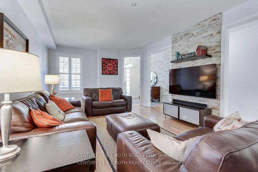Photo 10 of 27 Nicklaus Drive, Aurora, Bayview Northeast — HOMEH
