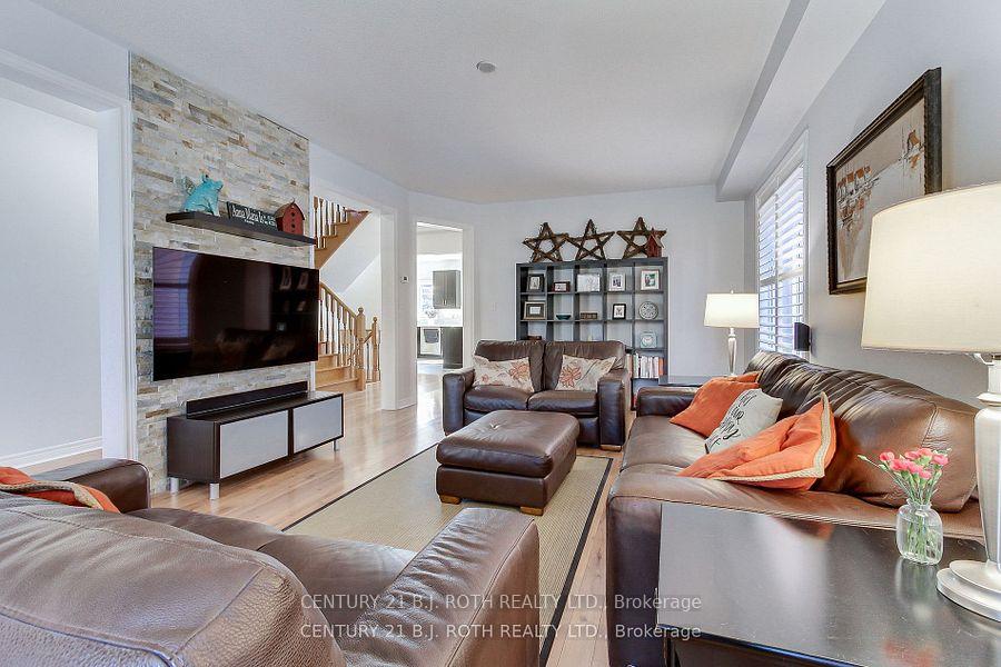 Photo 11 of 27 Nicklaus Drive, Aurora, Bayview Northeast — HOMEH