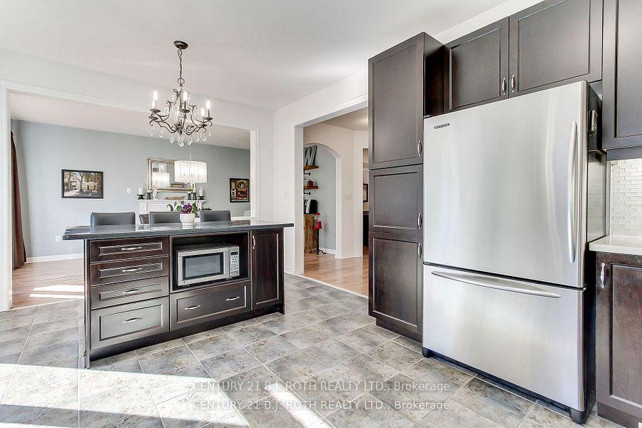 Photo 13 of 27 Nicklaus Drive, Aurora, Bayview Northeast — HOMEH