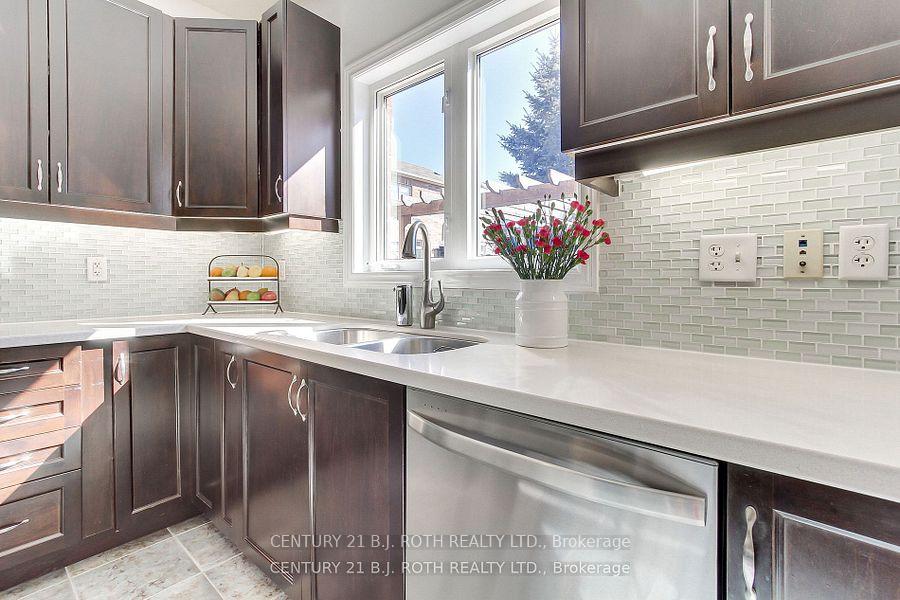 Photo 12 of 27 Nicklaus Drive, Aurora, Bayview Northeast — HOMEH