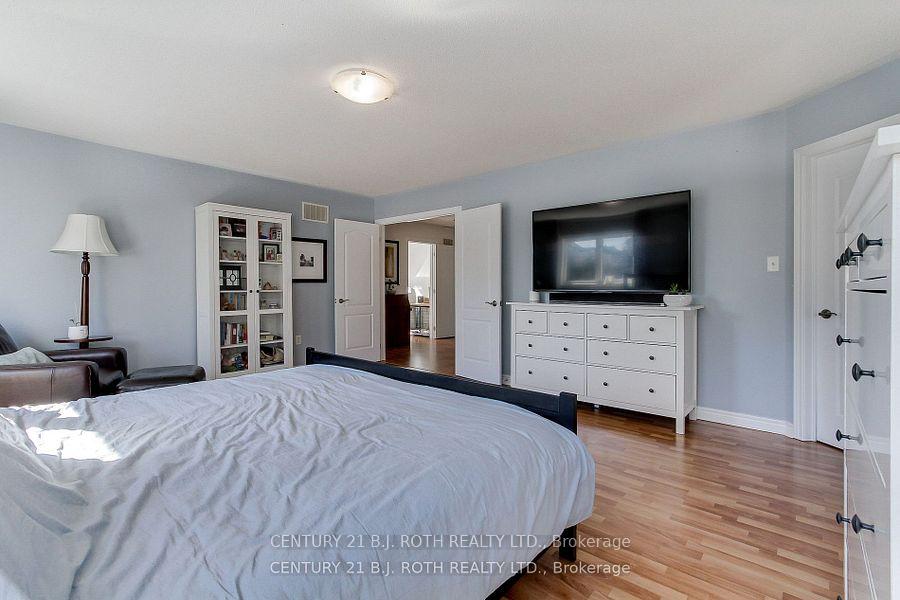 Photo 23 of 27 Nicklaus Drive, Aurora, Bayview Northeast — HOMEH
