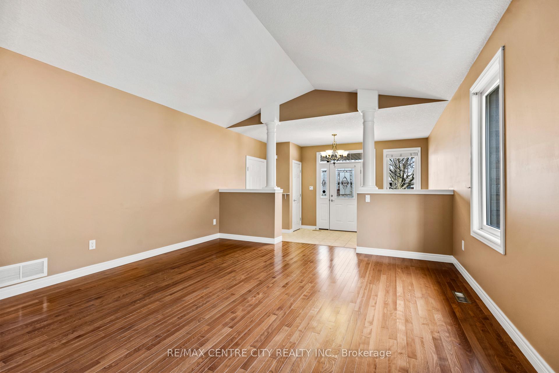 Photo 6 of Unit 3, 410 Burwell Road, St. Thomas — HOMEH