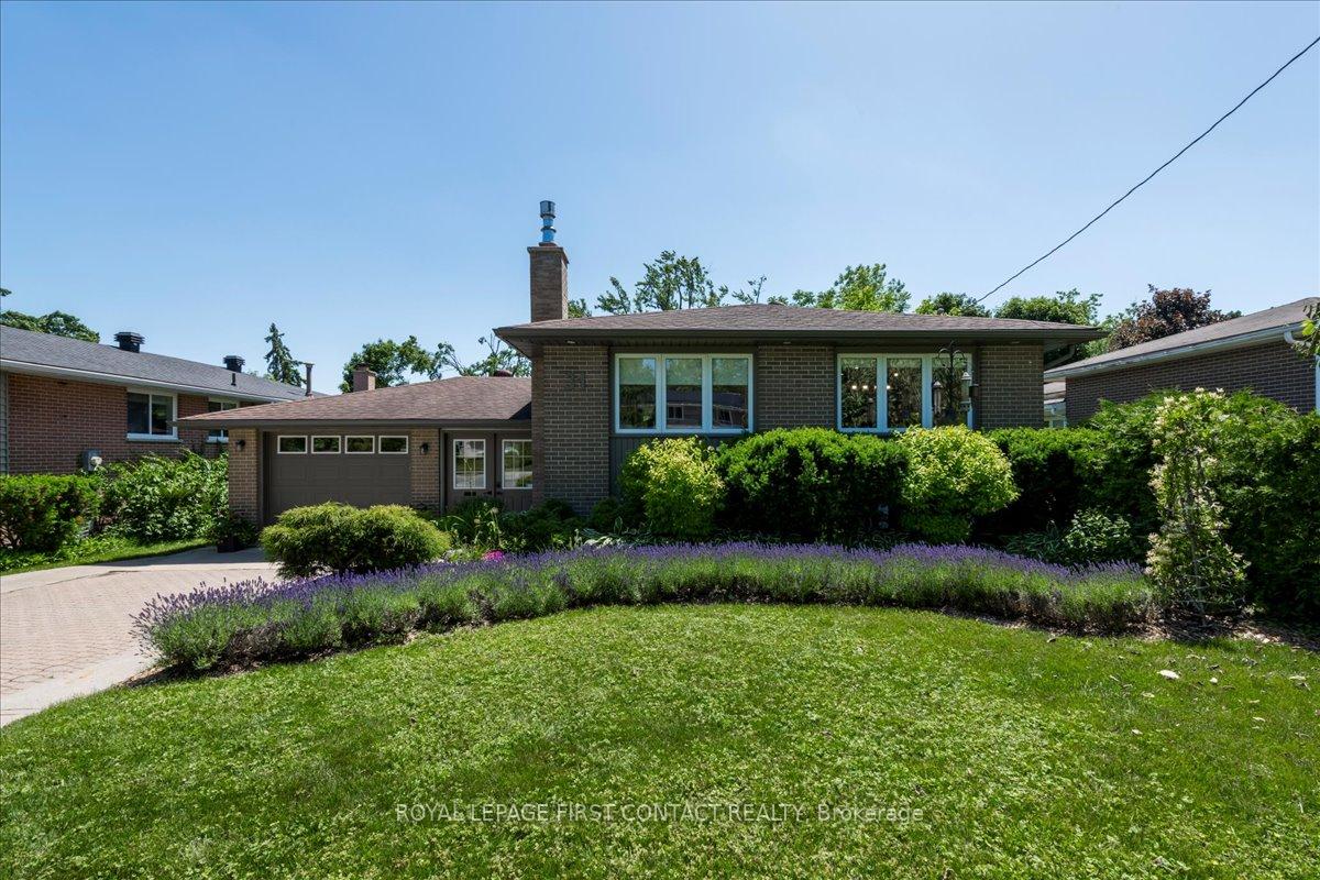 Photo 2 of 31 Mountbatten Crescent, Barrie, Codrington — HOMEH