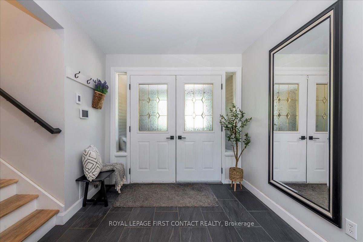 Photo 3 of 31 Mountbatten Crescent, Barrie, Codrington — HOMEH