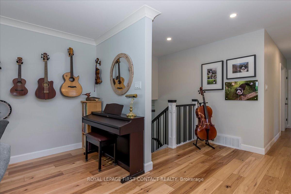 Photo 5 of 31 Mountbatten Crescent, Barrie, Codrington — HOMEH