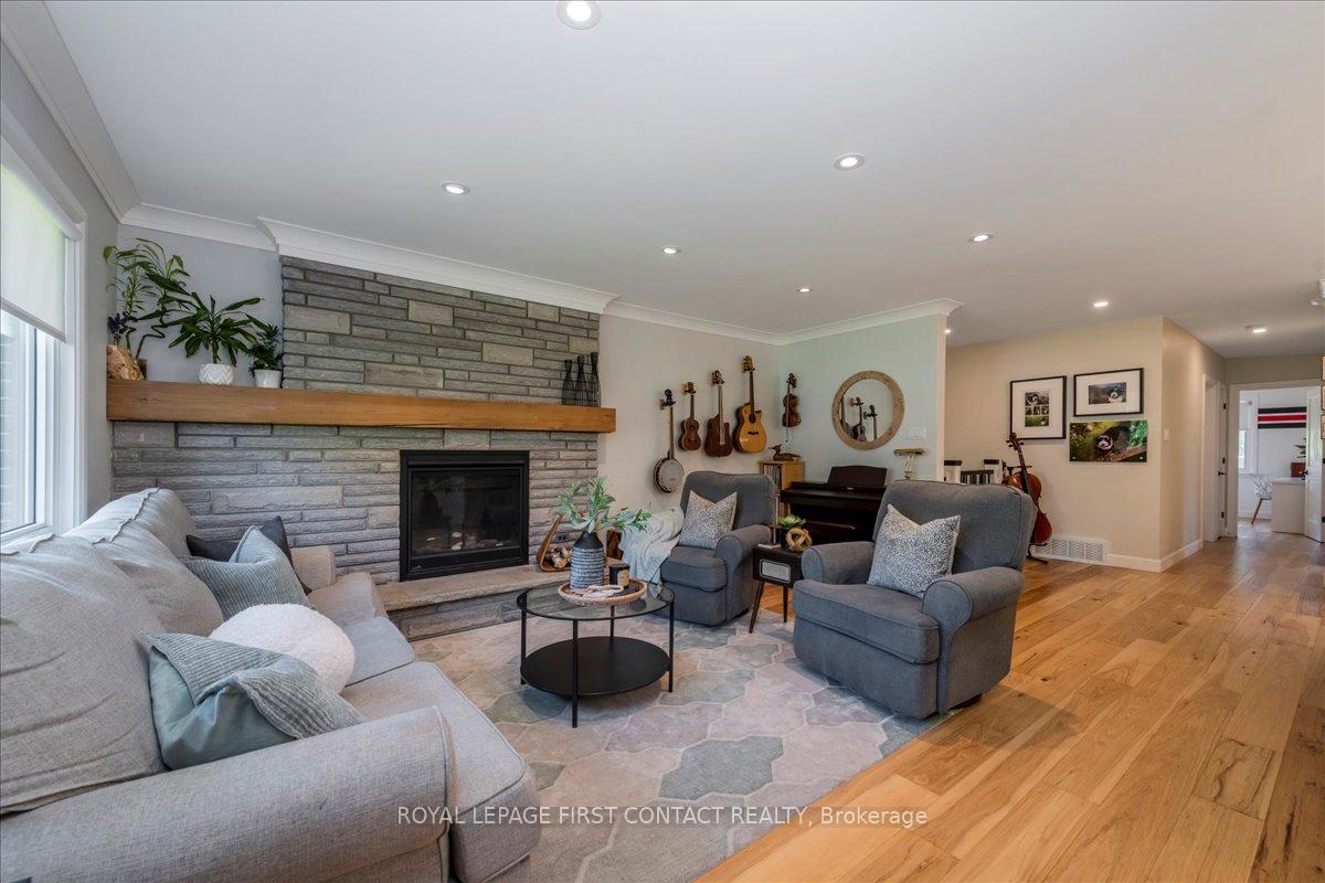 Photo 6 of 31 Mountbatten Crescent, Barrie, Codrington — HOMEH