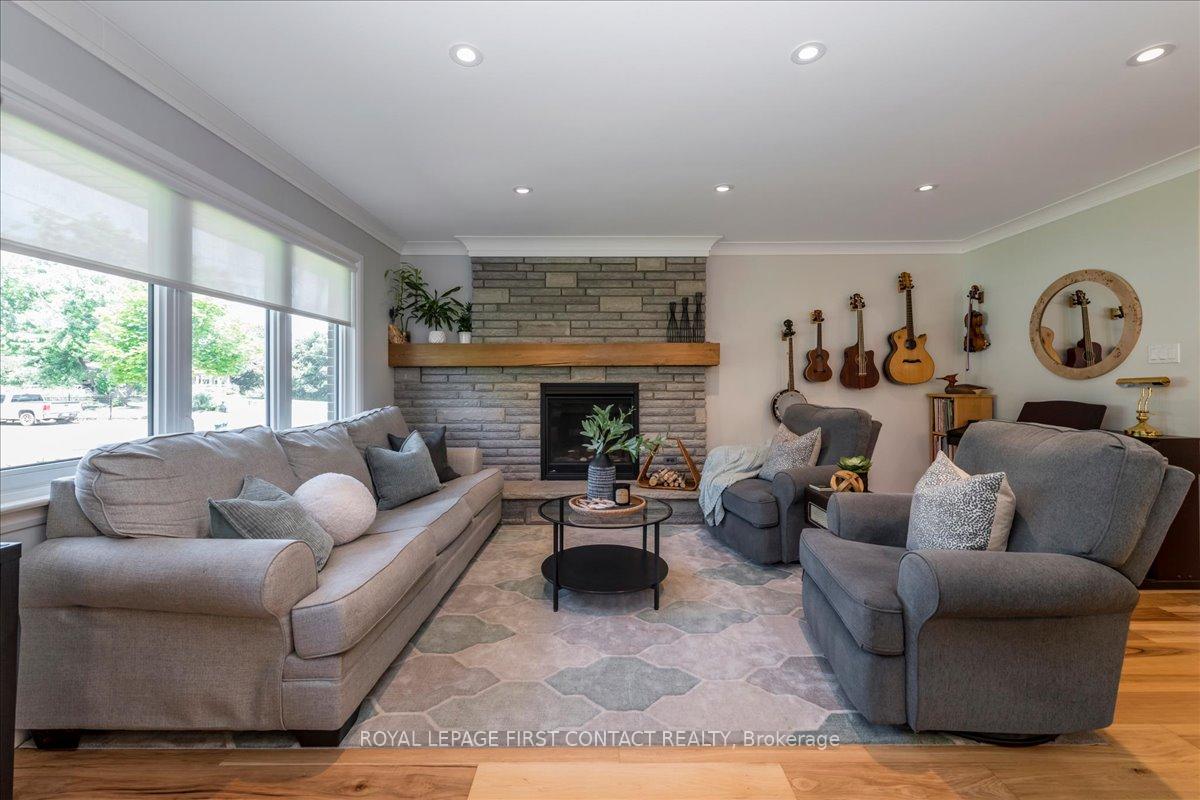 Photo 8 of 31 Mountbatten Crescent, Barrie, Codrington — HOMEH