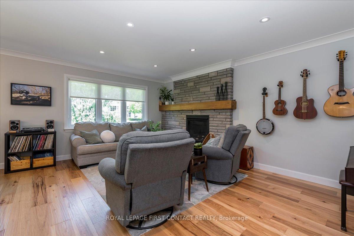 Photo 7 of 31 Mountbatten Crescent, Barrie, Codrington — HOMEH