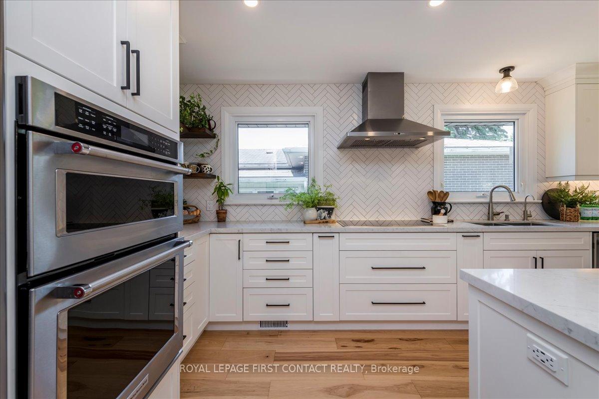 Photo 16 of 31 Mountbatten Crescent, Barrie, Codrington — HOMEH