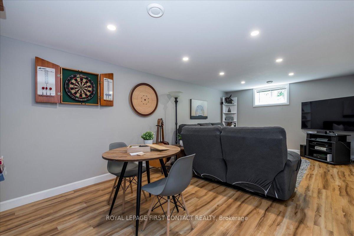 Photo 25 of 31 Mountbatten Crescent, Barrie, Codrington — HOMEH