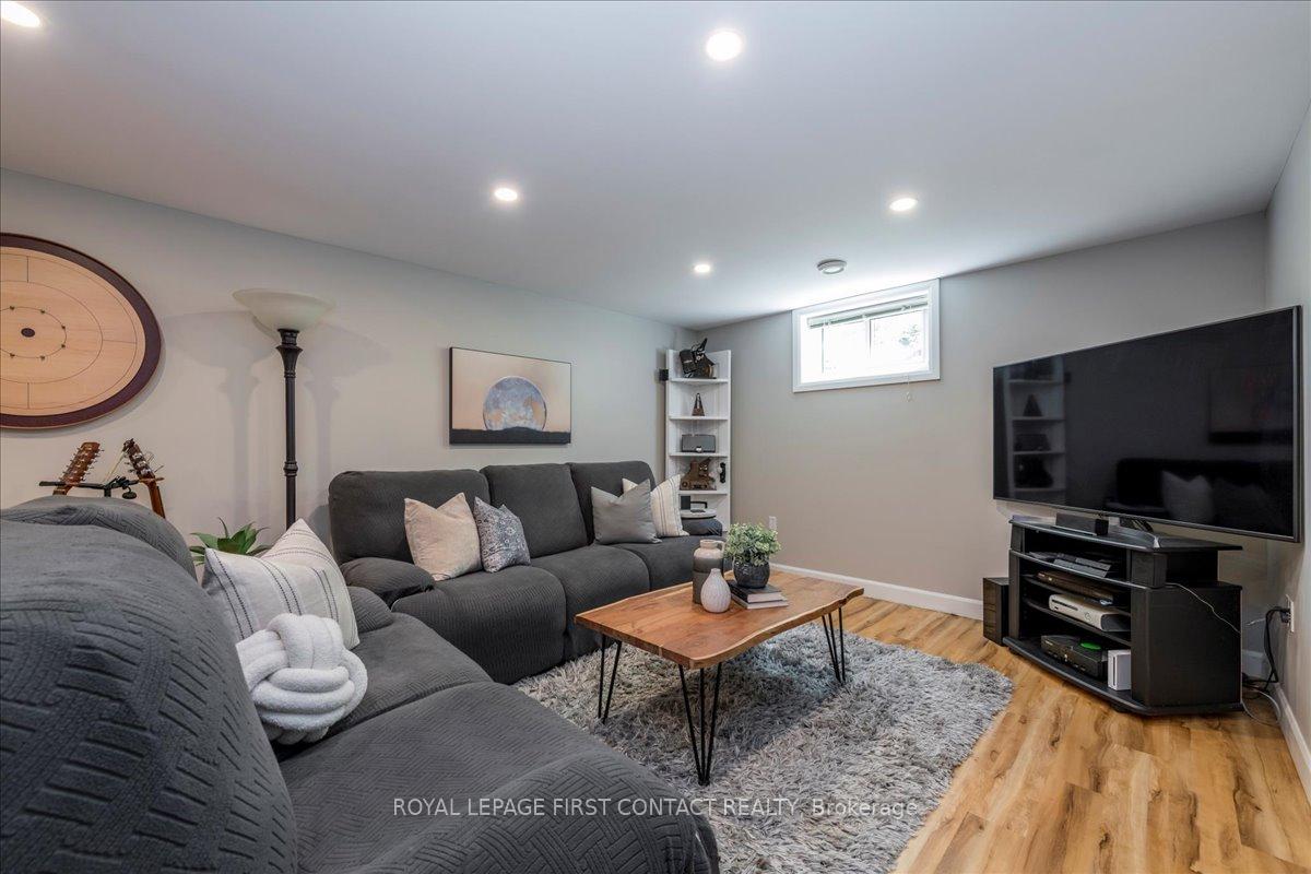 Photo 26 of 31 Mountbatten Crescent, Barrie, Codrington — HOMEH