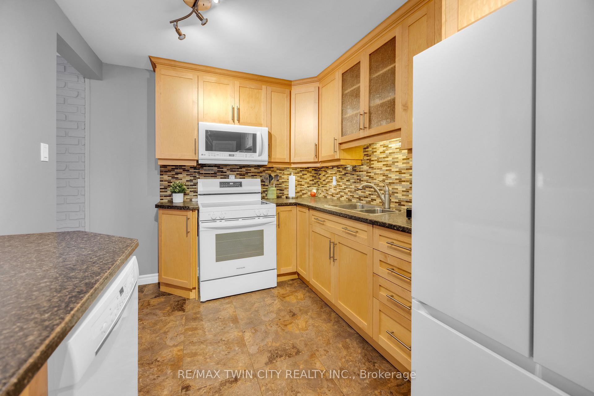 Photo 9 of Unit 54, 14 Williamsburg Road, Kitchener — HOMEH
