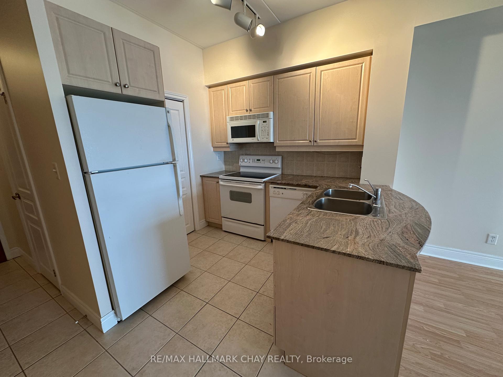 Photo 3 of Unit 403-PH3, 280 Aberdeen Boulevard, Midland — HOMEH