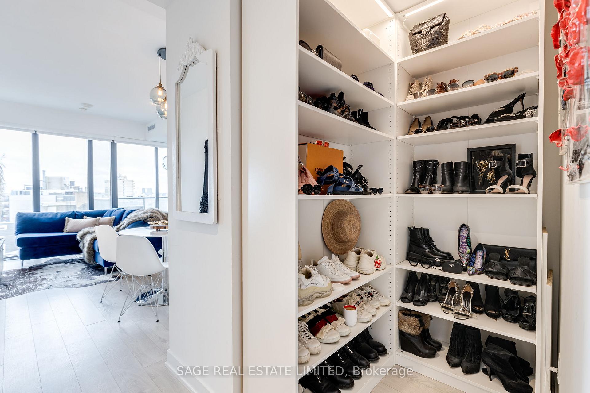 Photo 4 of Unit 1106, 185 Roehampton Avenue, Toronto, Mount Pleasant West — HOMEH