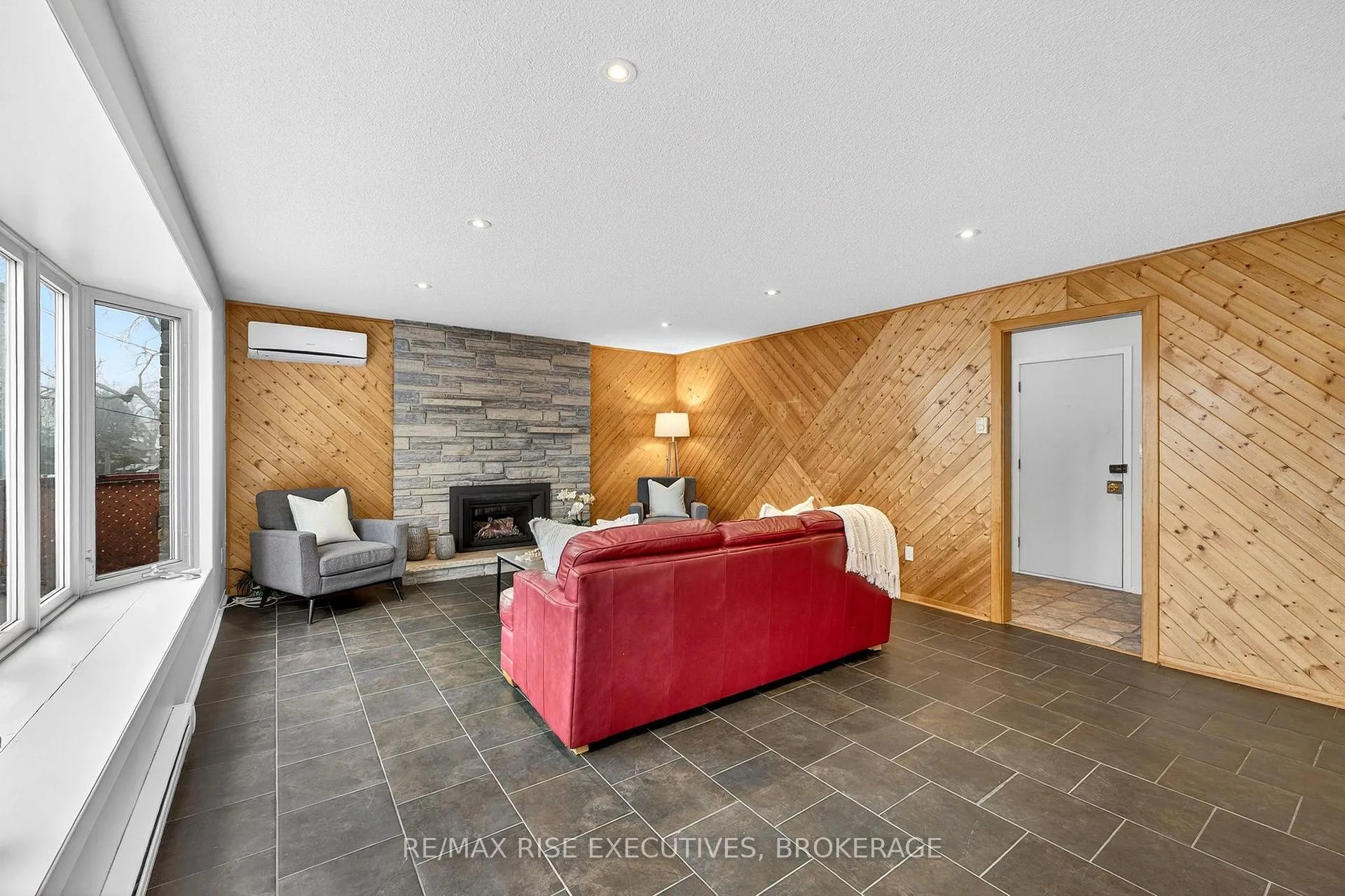 Photo 16 of 889 Percy Crescent, Kingston, City Southwest — HOMEH