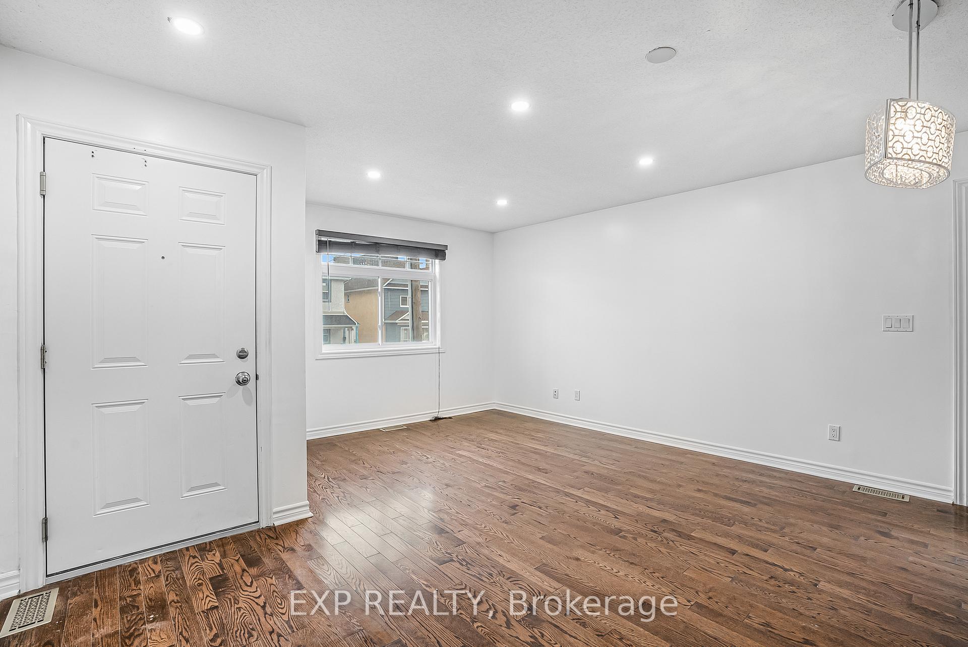 Photo 3 of Unit A, 52 Champagne Avenue, Ottawa, West Centre Town — HOMEH