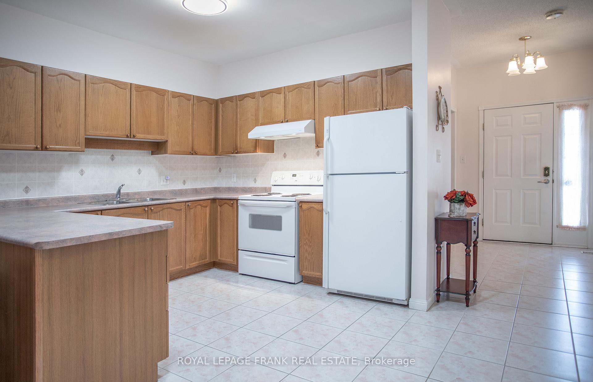Photo 8 of Unit 48, 1111 Wilson Road N, Oshawa, Pinecrest — HOMEH