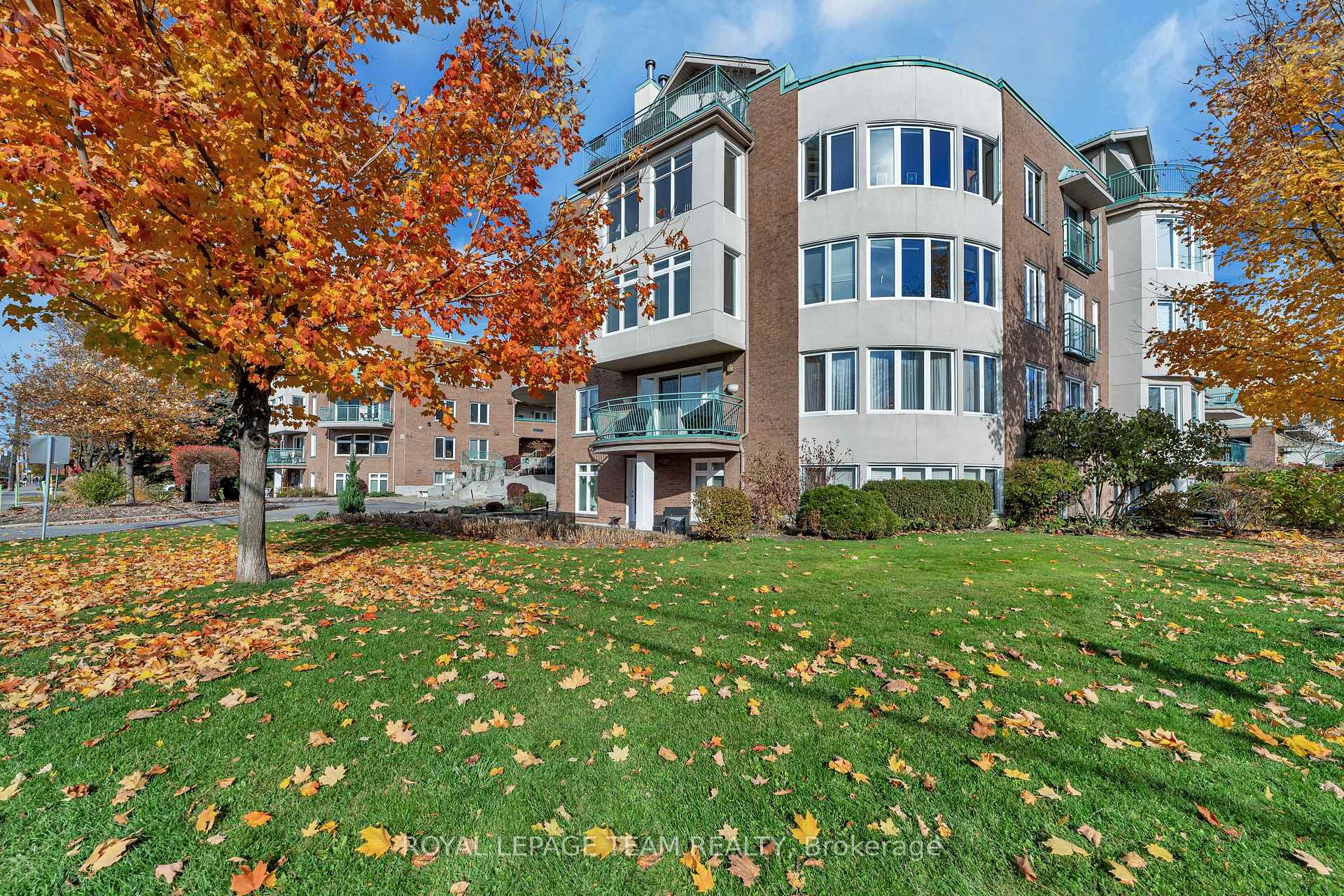 Front of Unit 404C, 997 North River Road