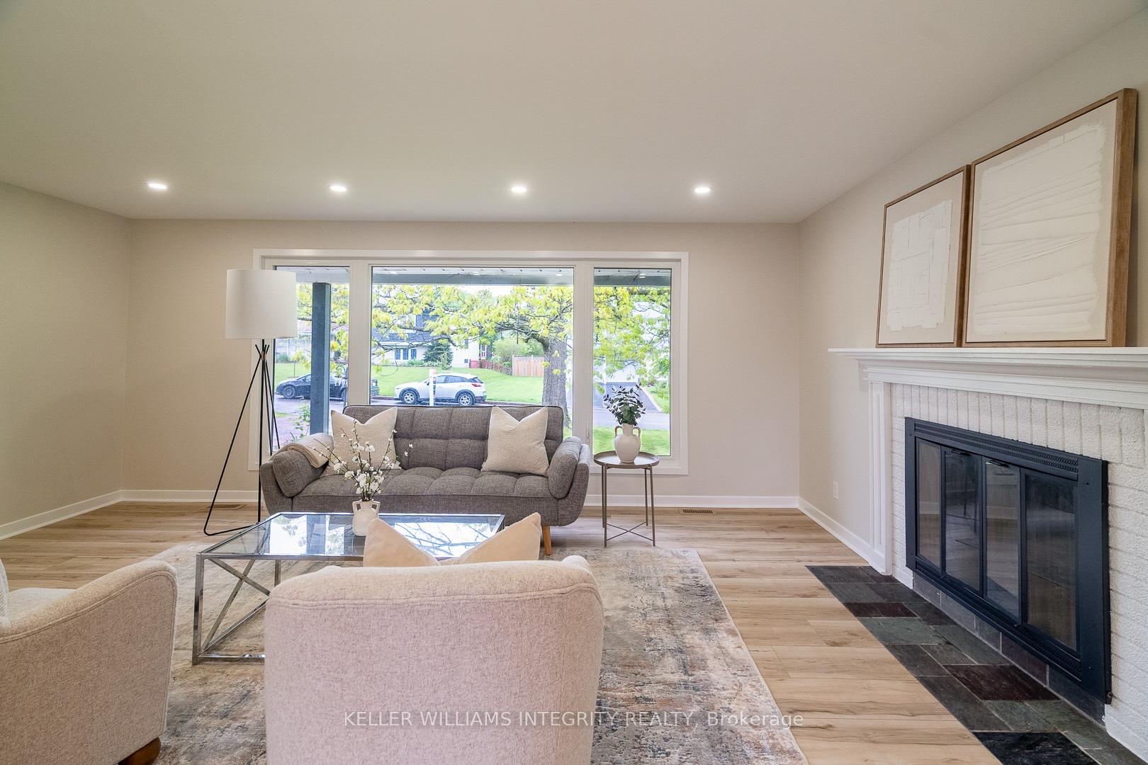 Photo 4 of 103 Beaver Ridge, Ottawa, City View/Skyline/Fisher Heights/Parkwood Hills — HOMEH