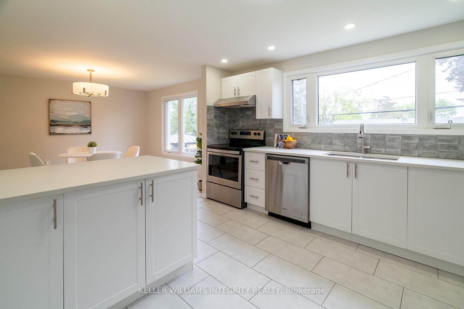 Photo 6 of 103 Beaver Ridge, Ottawa, City View/Skyline/Fisher Heights/Parkwood Hills — HOMEH