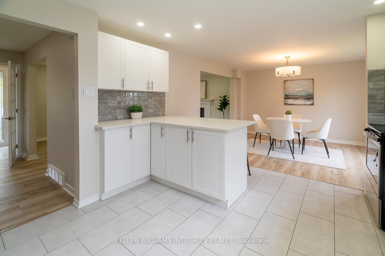 Photo 11 of 103 Beaver Ridge, Ottawa, City View/Skyline/Fisher Heights/Parkwood Hills — HOMEH