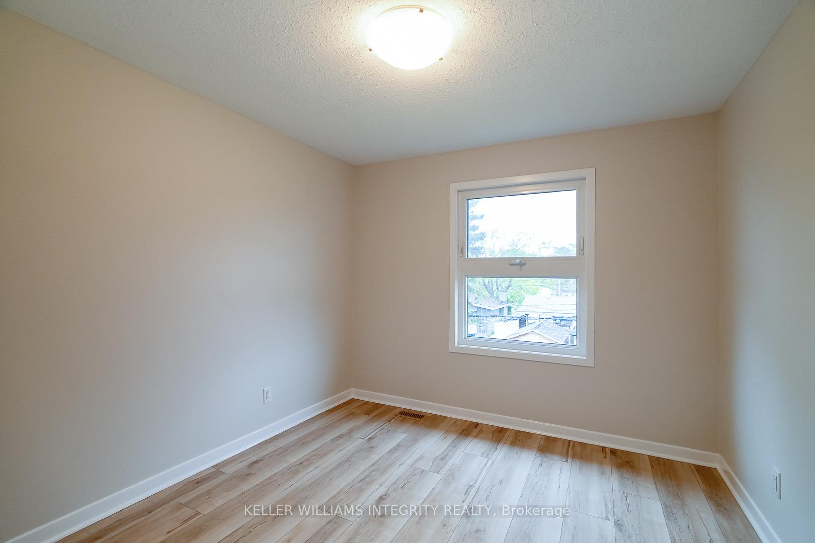 Photo 21 of 103 Beaver Ridge, Ottawa, City View/Skyline/Fisher Heights/Parkwood Hills — HOMEH