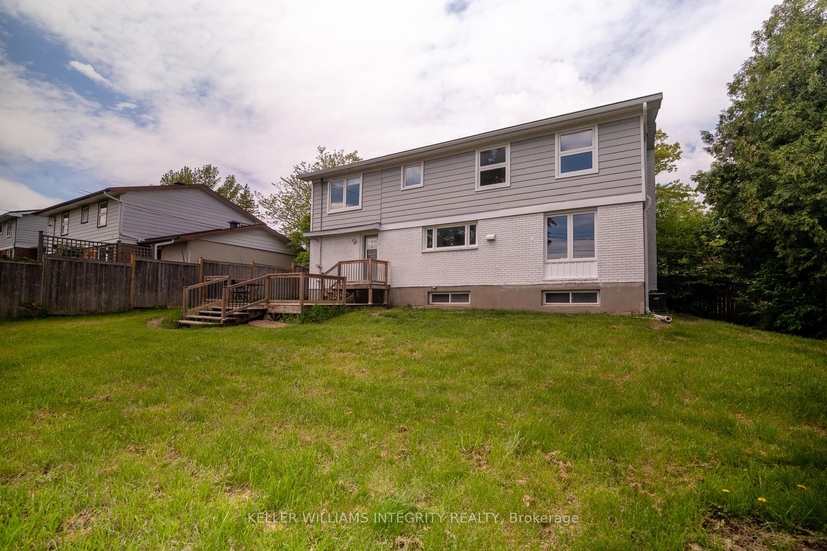 Photo 24 of 103 Beaver Ridge, Ottawa, City View/Skyline/Fisher Heights/Parkwood Hills — HOMEH