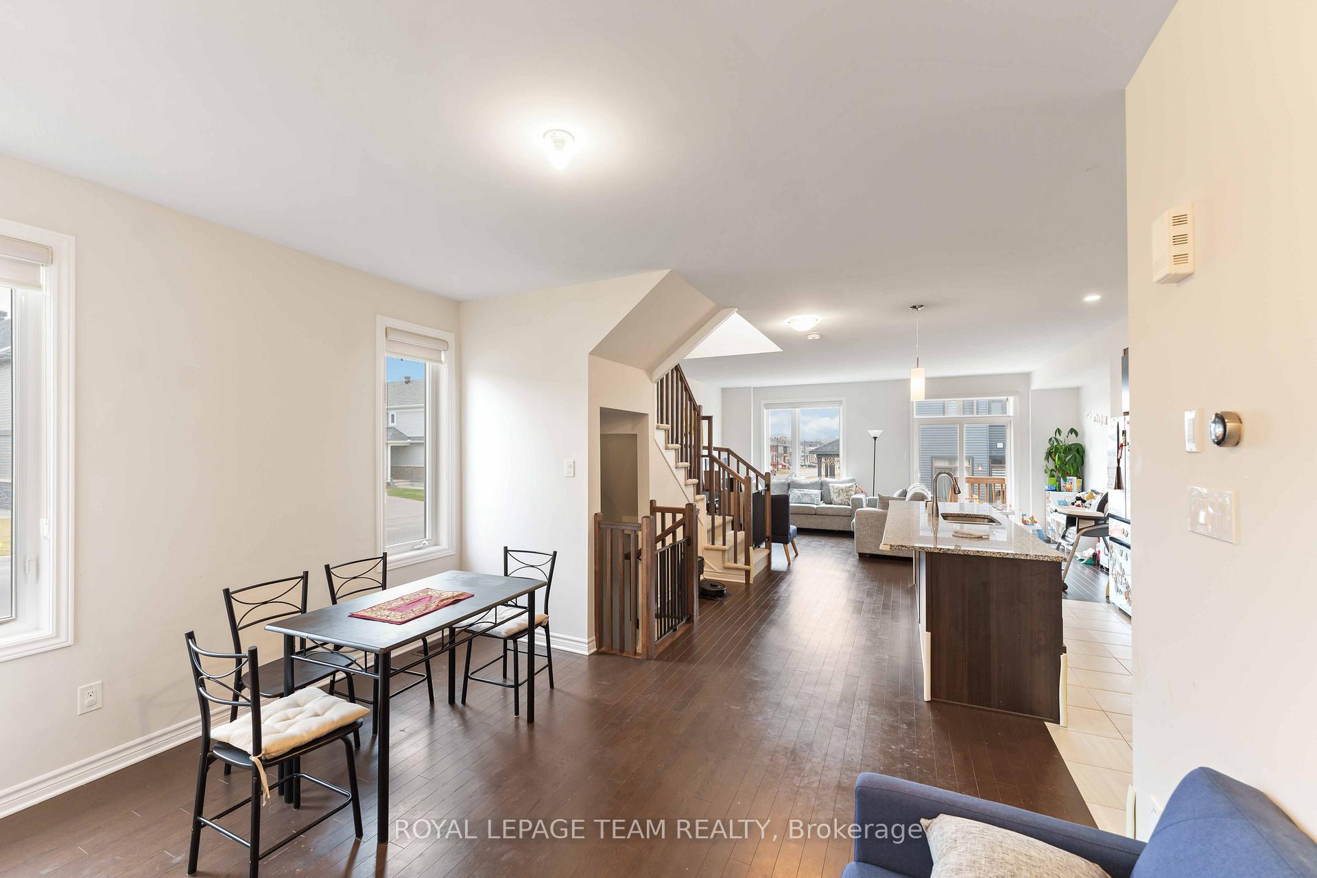 Photo 4 of 1001 Kijik Crescent, Ottawa, Blossom Park/Kemp Park/Findlay Creek — HOMEH