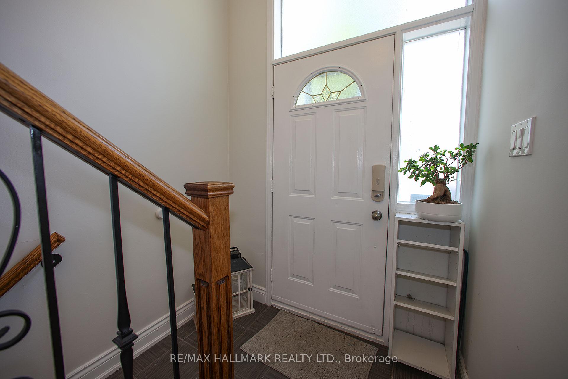 Photo 4 of 33 Patrick Drive, Aurora, Aurora Highlands — HOMEH
